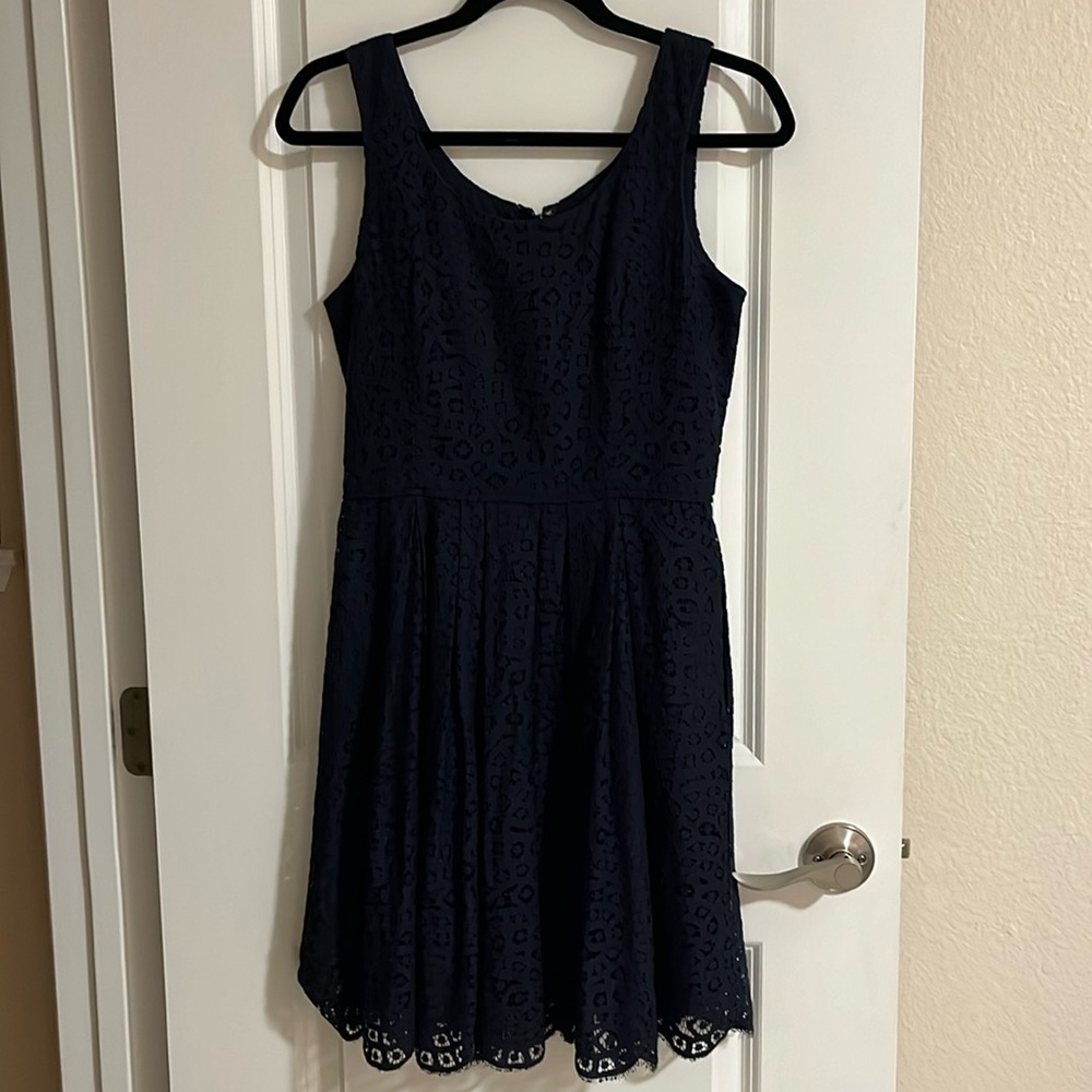J Crew Navy Lace Dress Size 2 - Sleeveless, lined with pockets - EUC